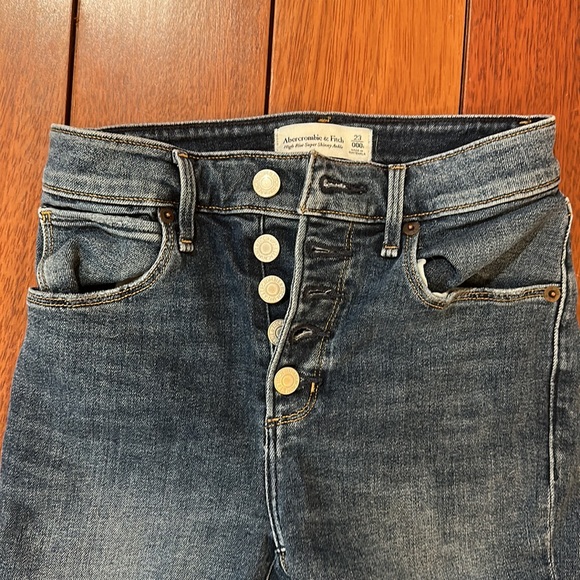 Abercrombie & Fitch High Rise Super Skinny Ankle Jean | size 23/000 - Picture 2 of 7